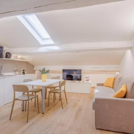 Corso Adriano 13 - Via Emilia 公寓