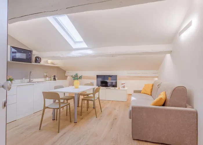 Corso Adriano 13 - Via Emilia 公寓