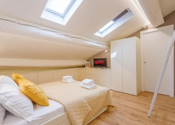 Corso Adriano 13 - Via Emilia 公寓